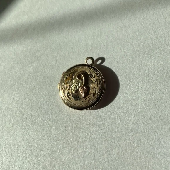Black Hills Gold Locket - Picture 2 of 8